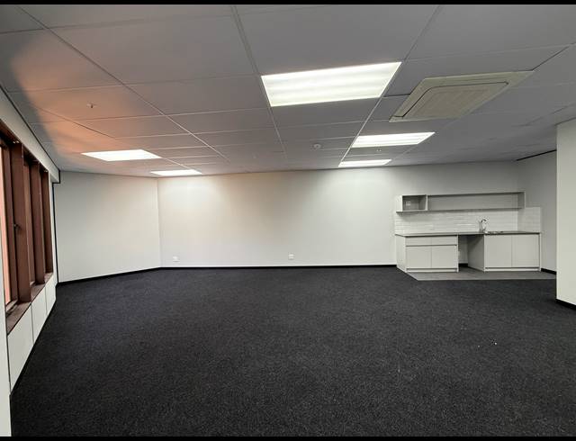 145M² OFFICE TO LET IN PARKTOWN